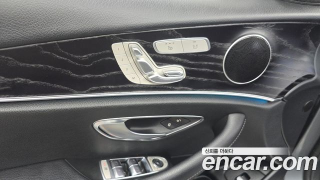 Mercedes-Benz E-Class 2019 — photo 34