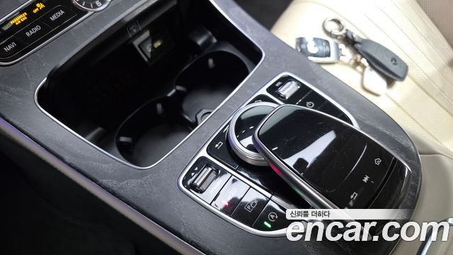 Mercedes-Benz CLS-Class 2020 — photo 12