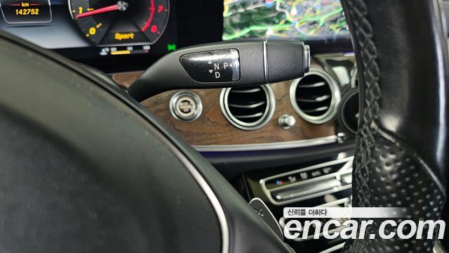 Mercedes-Benz E-Class 2017 — photo 9