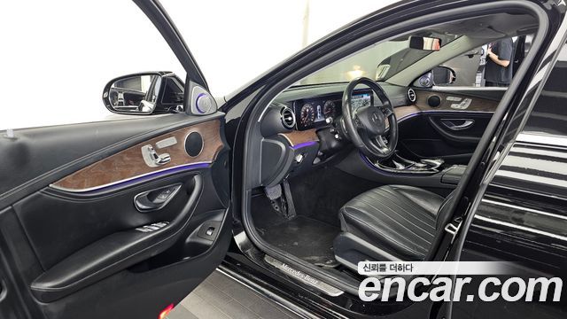 Mercedes-Benz E-Class 2017 — photo 10