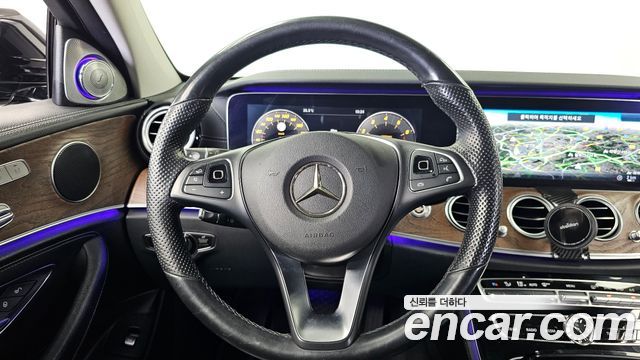 Mercedes-Benz E-Class 2017 — photo 13