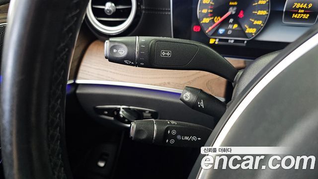 Mercedes-Benz E-Class 2017 — photo 14