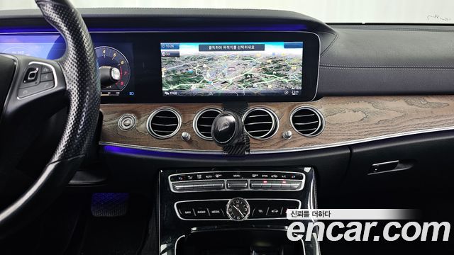 Mercedes-Benz E-Class 2017 — photo 15