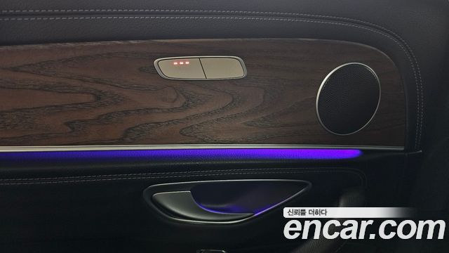 Mercedes-Benz E-Class 2017 — photo 18