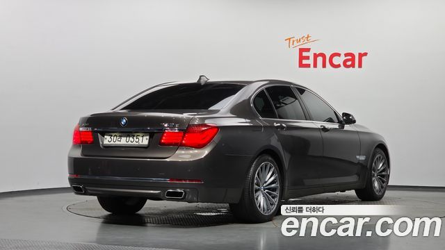 BMW 7-Series 2015 — photo 2