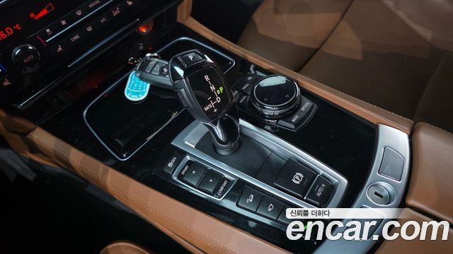 BMW 7-Series 2015 — photo 9