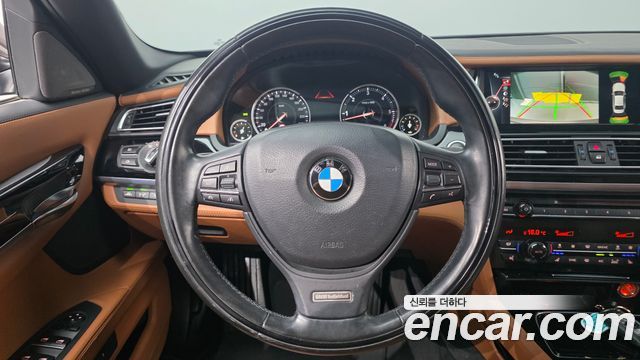 BMW 7-Series 2015 — photo 13