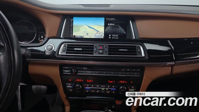 BMW 7-Series 2015 — photo 15