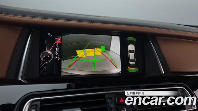 BMW 7-Series 2015 — photo 16