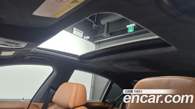 BMW 7-Series 2015 — photo 19
