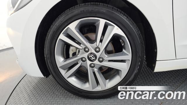 Hyundai AVANTE 2018 — photo 5