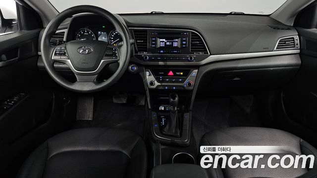 Hyundai AVANTE 2018 — photo 10