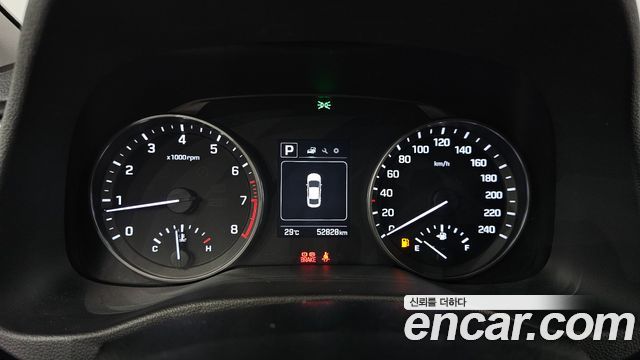 Hyundai AVANTE 2018 — photo 11