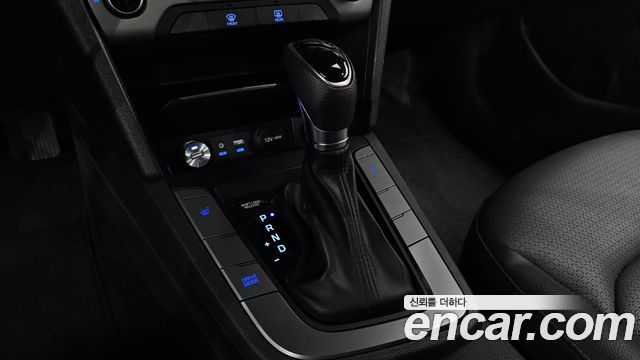 Hyundai AVANTE 2018 — photo 12