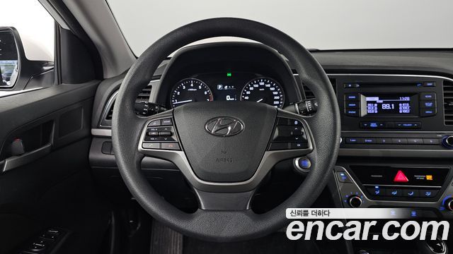 Hyundai AVANTE 2018 — photo 19