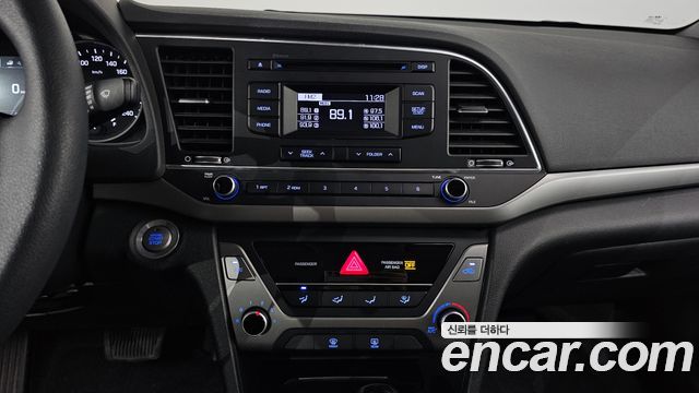 Hyundai AVANTE 2018 — photo 20