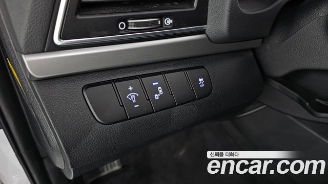 Hyundai AVANTE 2018 — photo 25