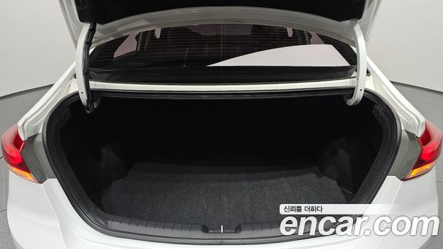 Hyundai AVANTE 2018 — photo 26