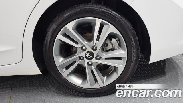 Hyundai AVANTE 2018 — photo 7