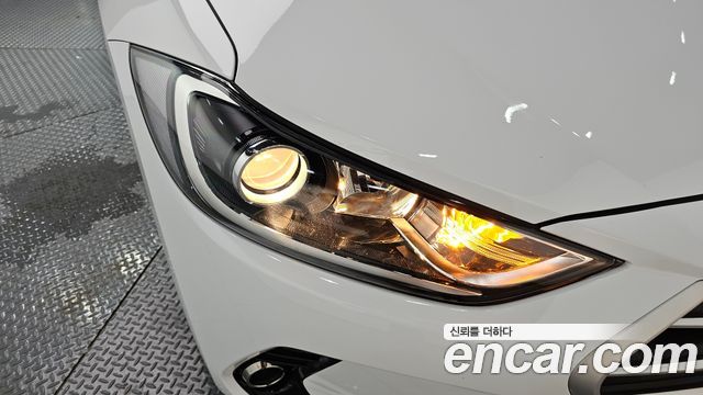 Hyundai AVANTE 2018 — photo 8