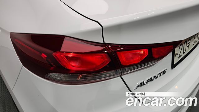 Hyundai AVANTE 2018 — photo 9