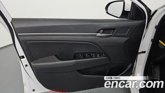 Hyundai AVANTE 2018 — photo 14