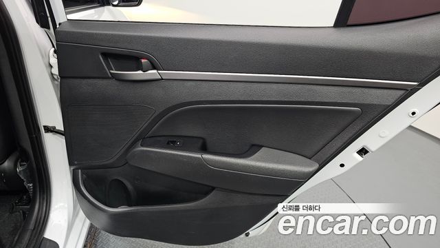 Hyundai AVANTE 2018 — photo 15