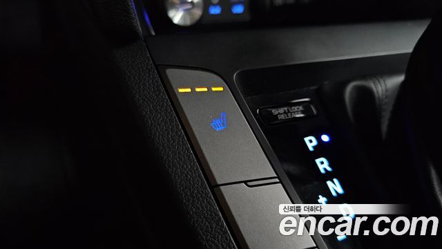 Hyundai AVANTE 2018 — photo 27
