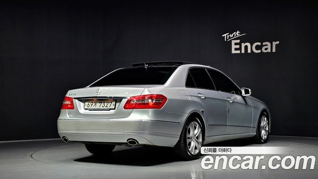 Mercedes-Benz E-Class 2011 — photo 2