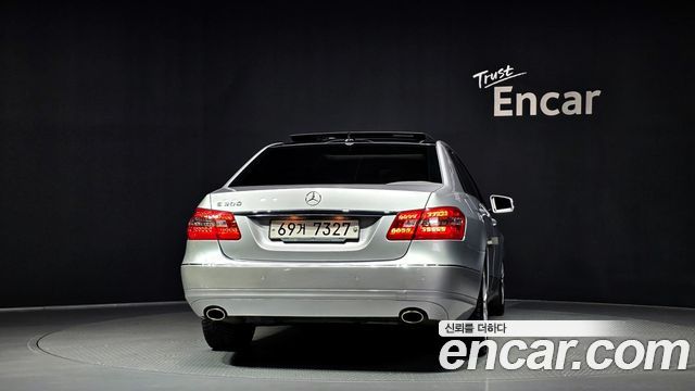 Mercedes-Benz E-Class 2011 — photo 4