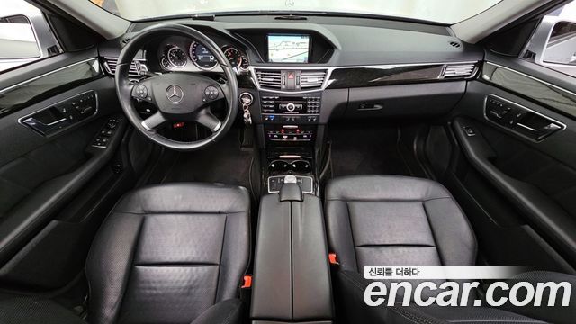 Mercedes-Benz E-Class 2011 — photo 7