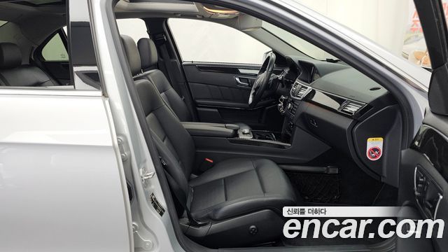 Mercedes-Benz E-Class 2011 — photo 11