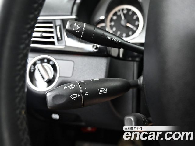 Mercedes-Benz E-Class 2011 — photo 16