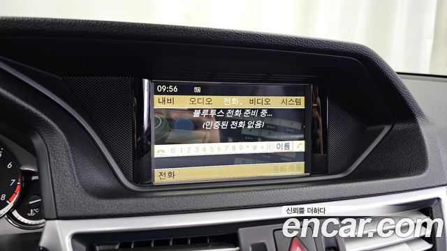 Mercedes-Benz E-Class 2011 — photo 18