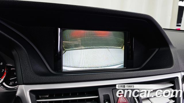 Mercedes-Benz E-Class 2011 — photo 19