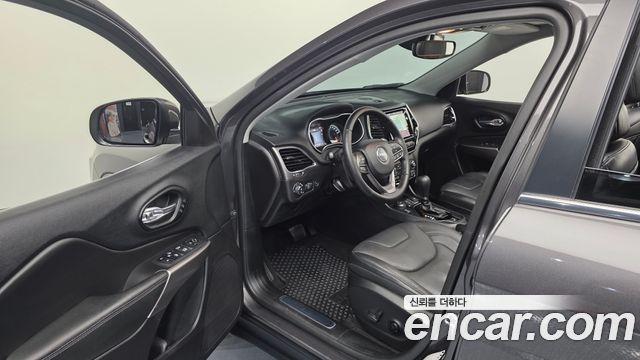 Jeep Cherokee 2021 — photo 10