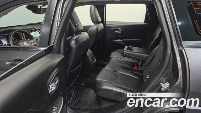Jeep Cherokee 2021 — photo 12