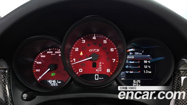 Porsche Macan 2021 — photo 11