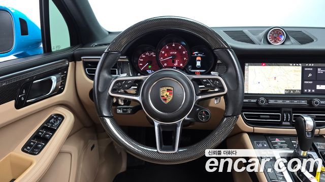 Porsche Macan 2021 — photo 18