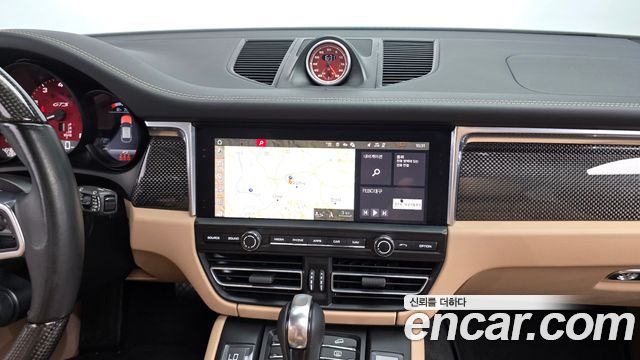 Porsche Macan 2021 — photo 19