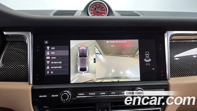 Porsche Macan 2021 — photo 20