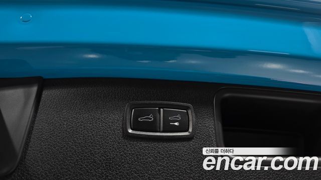 Porsche Macan 2021 — photo 21