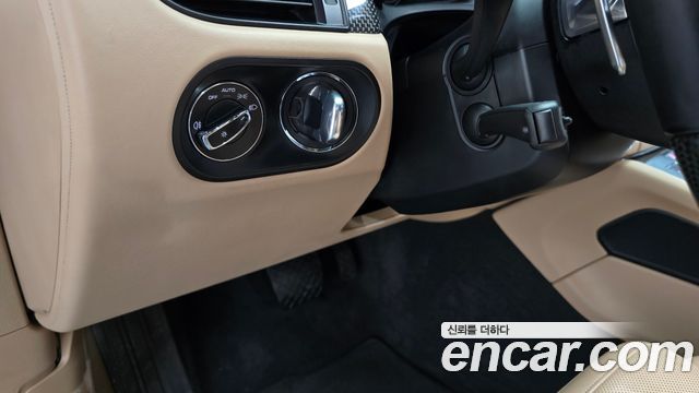 Porsche Macan 2021 — photo 22