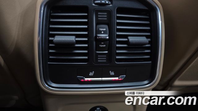 Porsche Macan 2021 — photo 24