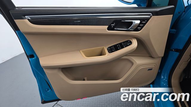 Porsche Macan 2021 — photo 14