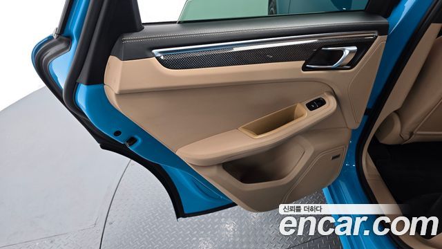 Porsche Macan 2021 — photo 15