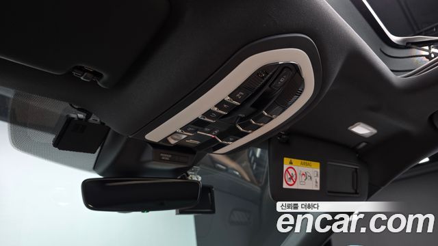 Porsche Macan 2021 — photo 29