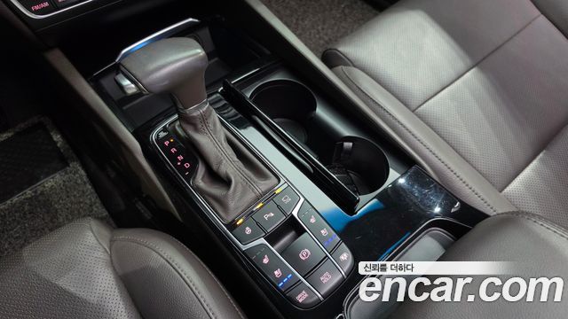 Kia K7 2016 — photo 9