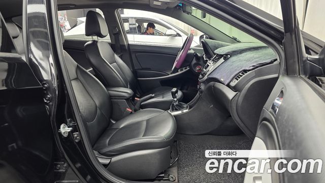 Hyundai Accent 2015 — photo 17