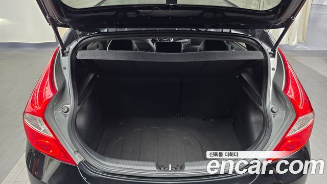 Hyundai Accent 2015 — photo 26
